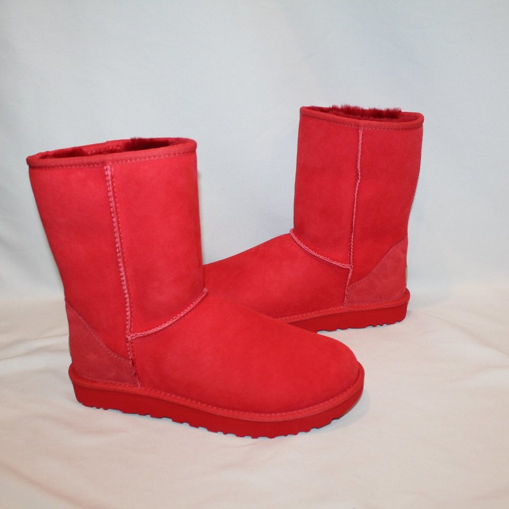 NIB UGG WOMEN'S CLASSIC SHORT WATER RESISTANT SUEDE SHEARLING‎ WINTER BOOTS RED - Picture 5 of 7